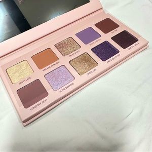 *New* WANDER BEAUTY
Suite Escape Eyeshadow Palette